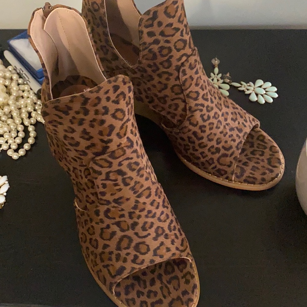 Joli cheetah print wedge